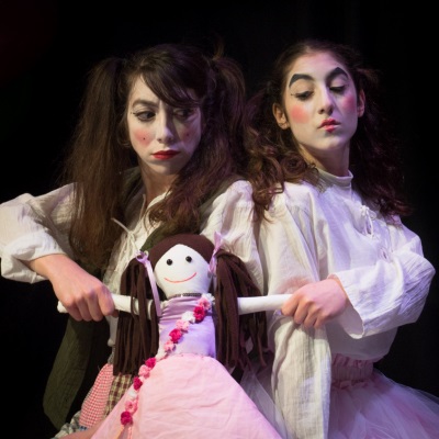 Η Κούκλα που Είχε Δύο Μαμάδες